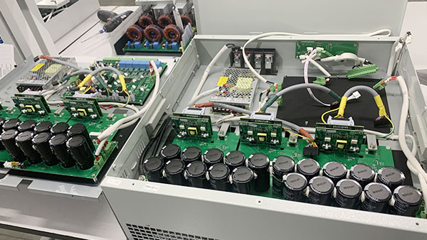 Har en statisk reaktiv effektgenerator funktionen af ​​en kondensator?